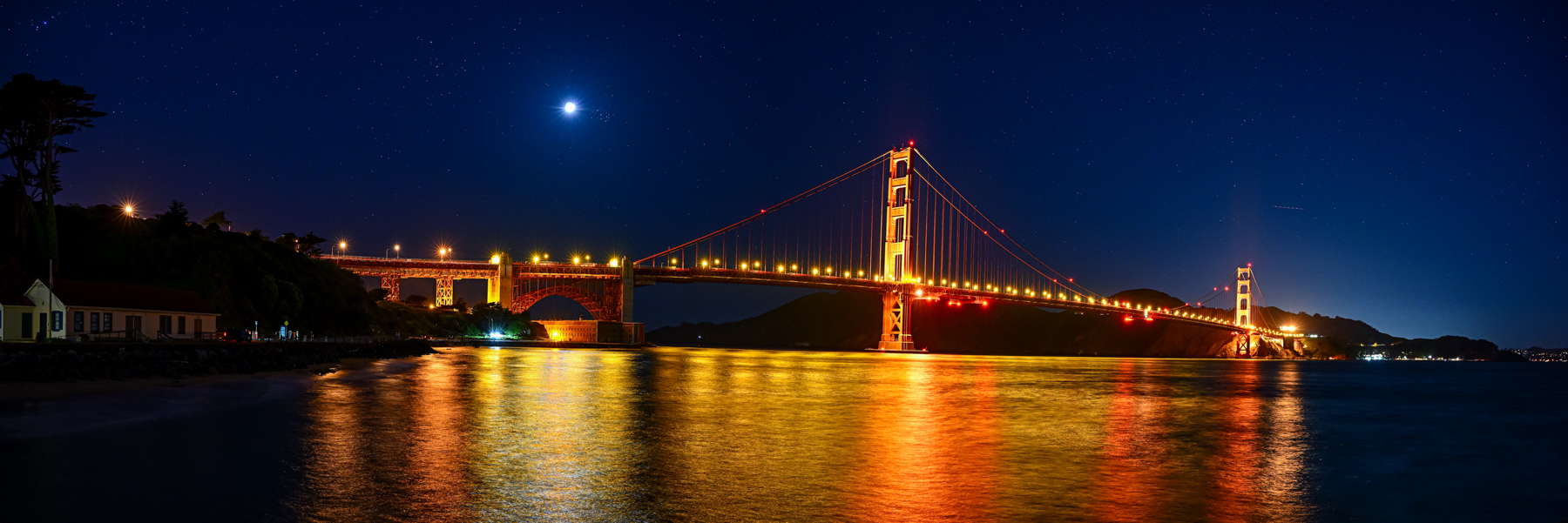 Golden Gate Bridge at night